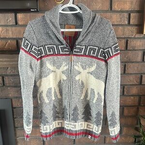 Canadiana Women’s Zip-up Sweater